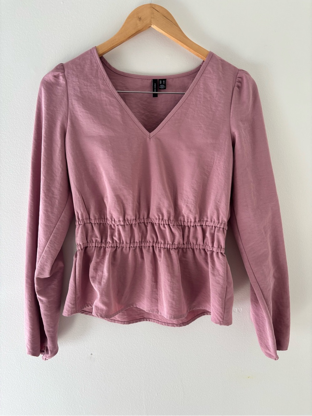 Womens V-Neck Peplum Long-Sleeve Top